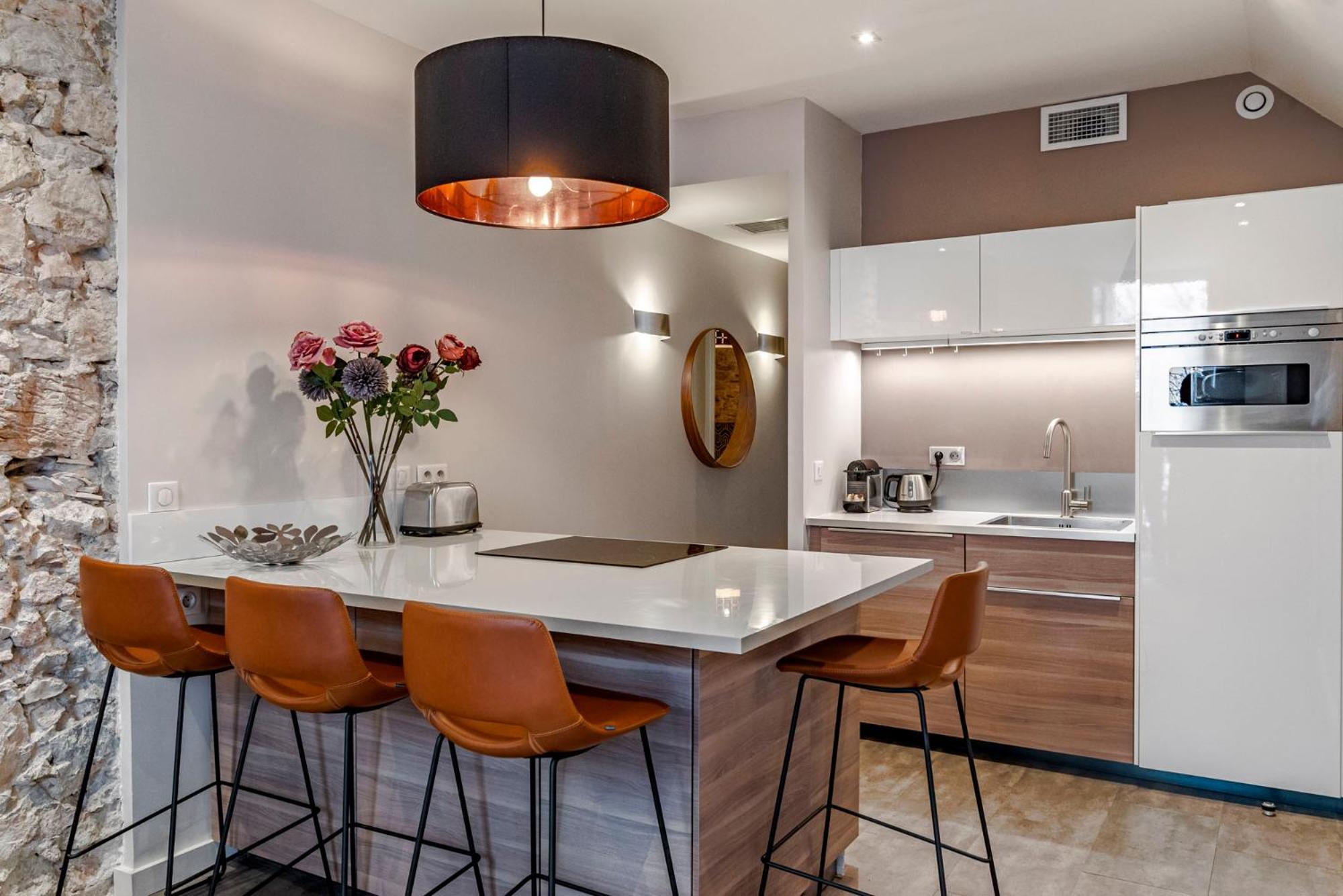 Luxury Family 2Br - Prime Location, Walk To Beach & Shopping, Sunny Balcony - Totolulu Cannes Hoche Экстерьер фото