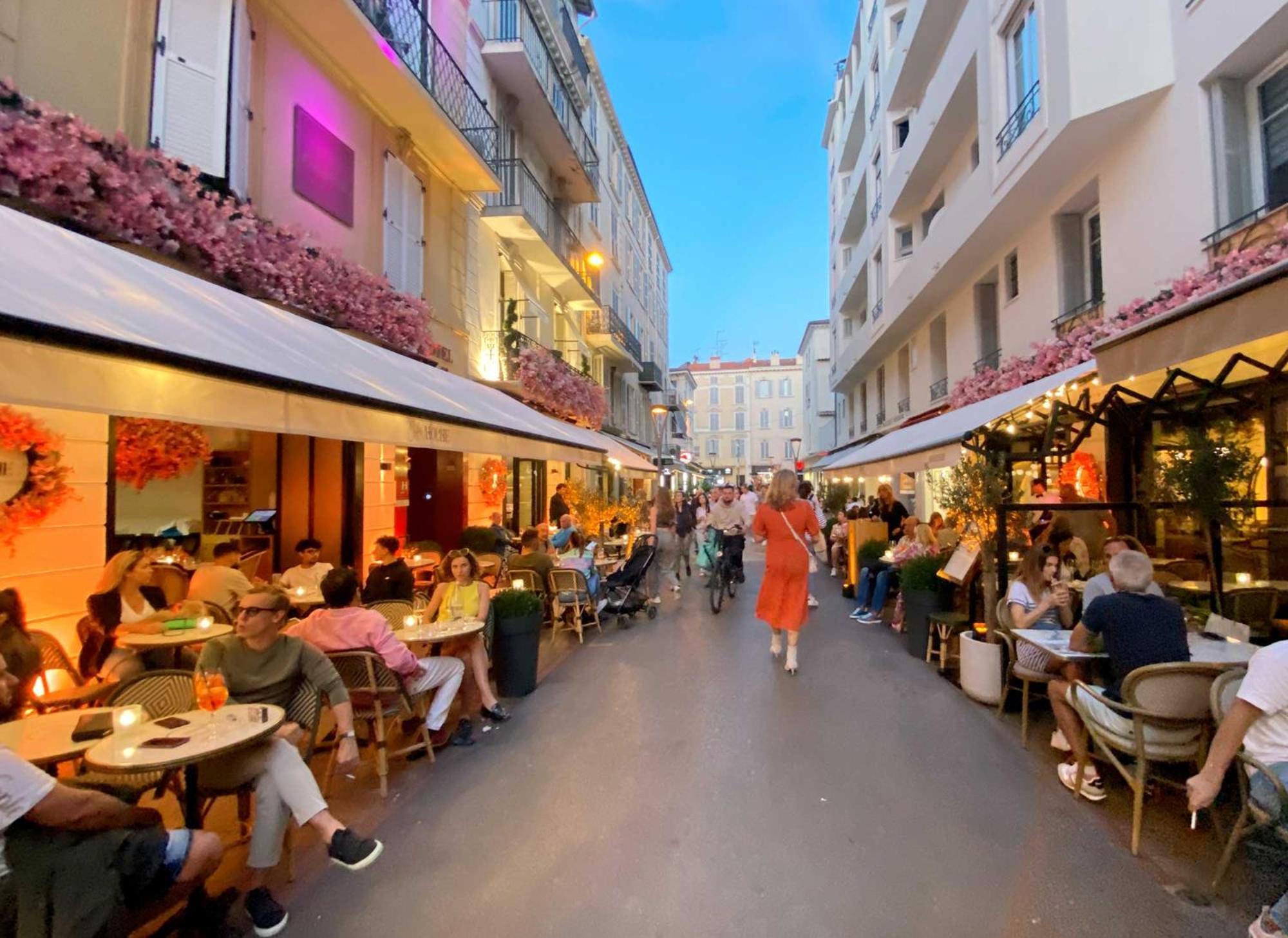 Luxury Family 2Br - Prime Location, Walk To Beach & Shopping, Sunny Balcony - Totolulu Cannes Hoche Экстерьер фото