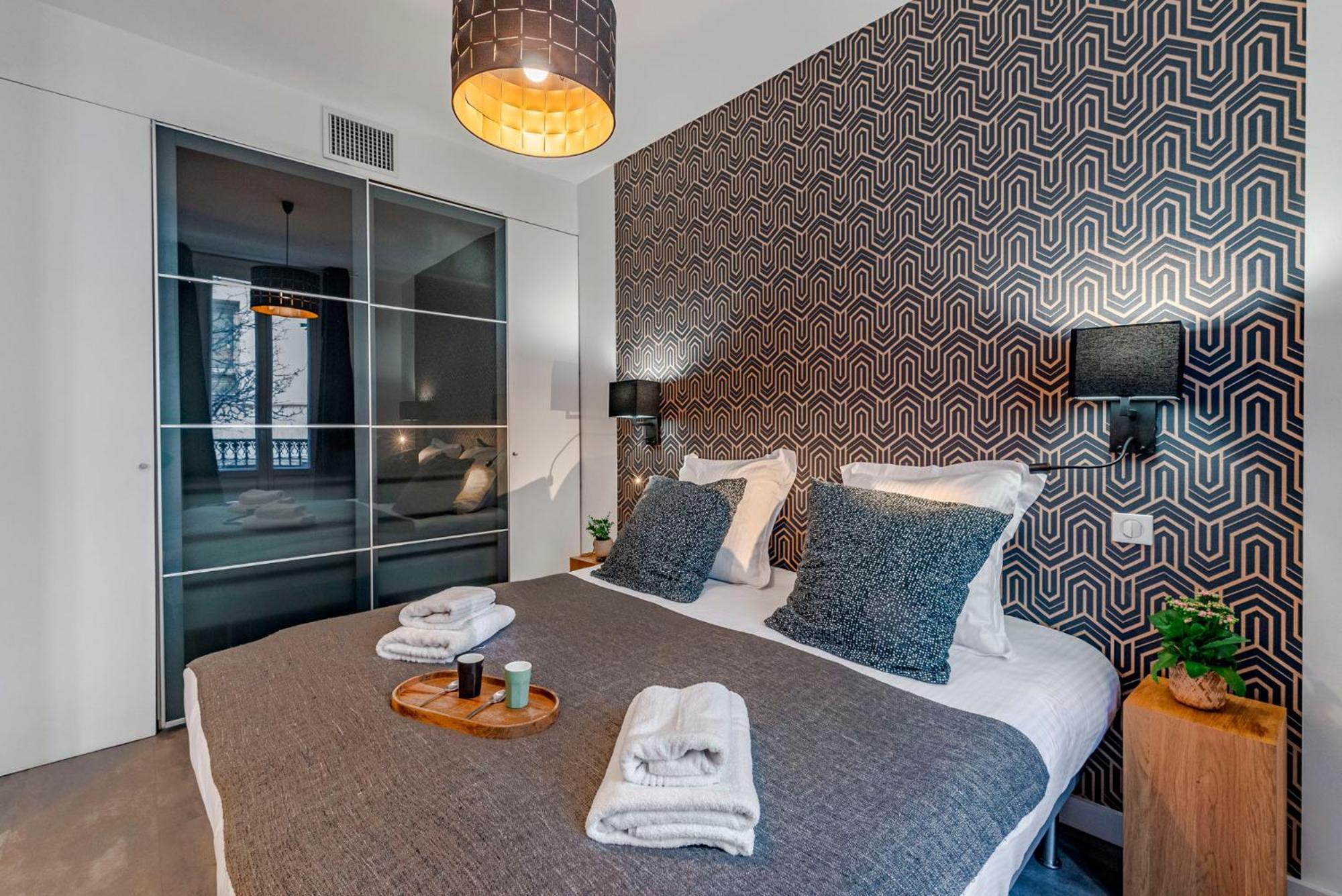 Luxury Family 2Br - Prime Location, Walk To Beach & Shopping, Sunny Balcony - Totolulu Cannes Hoche Экстерьер фото