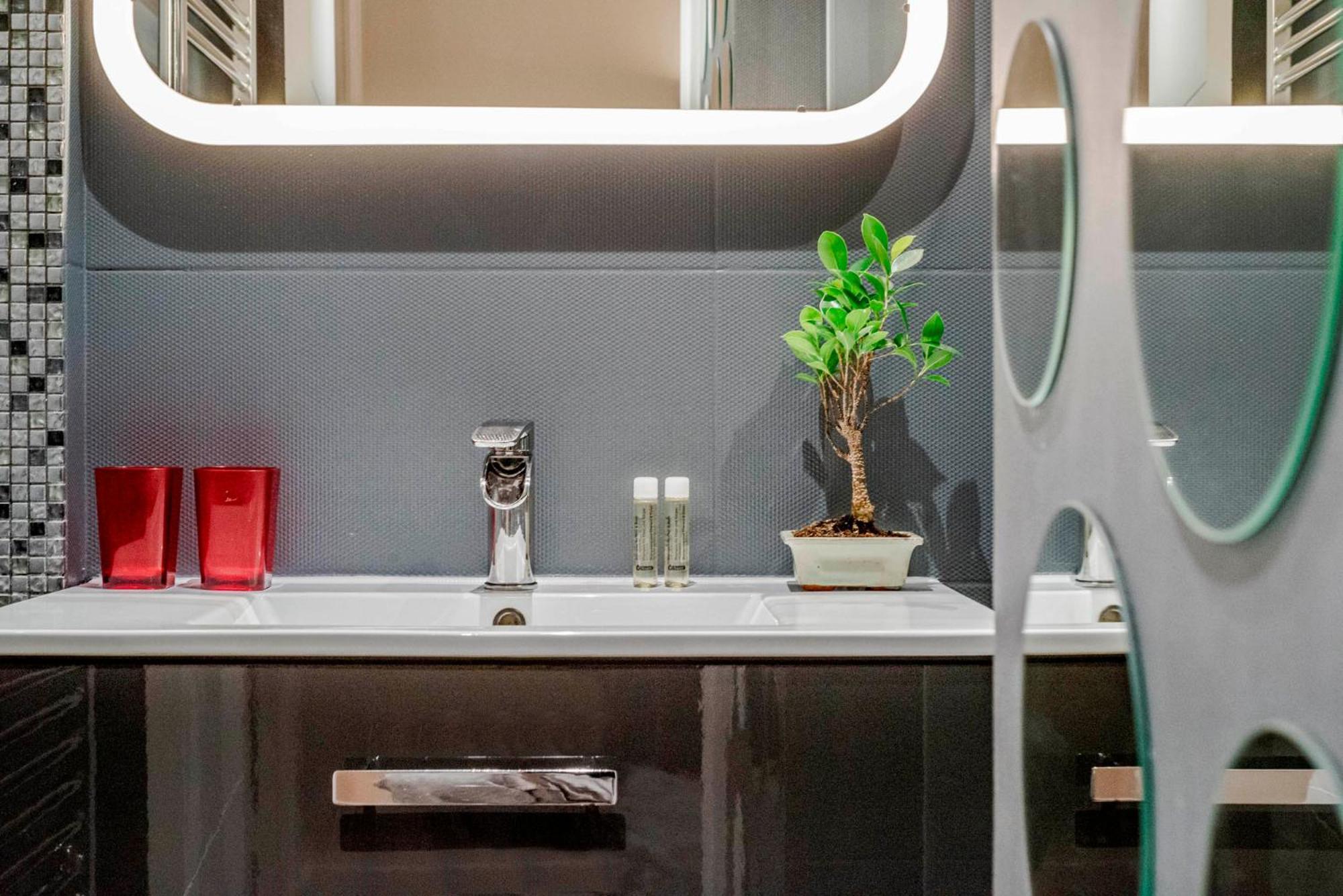 Luxury Family 2Br - Prime Location, Walk To Beach & Shopping, Sunny Balcony - Totolulu Cannes Hoche Экстерьер фото