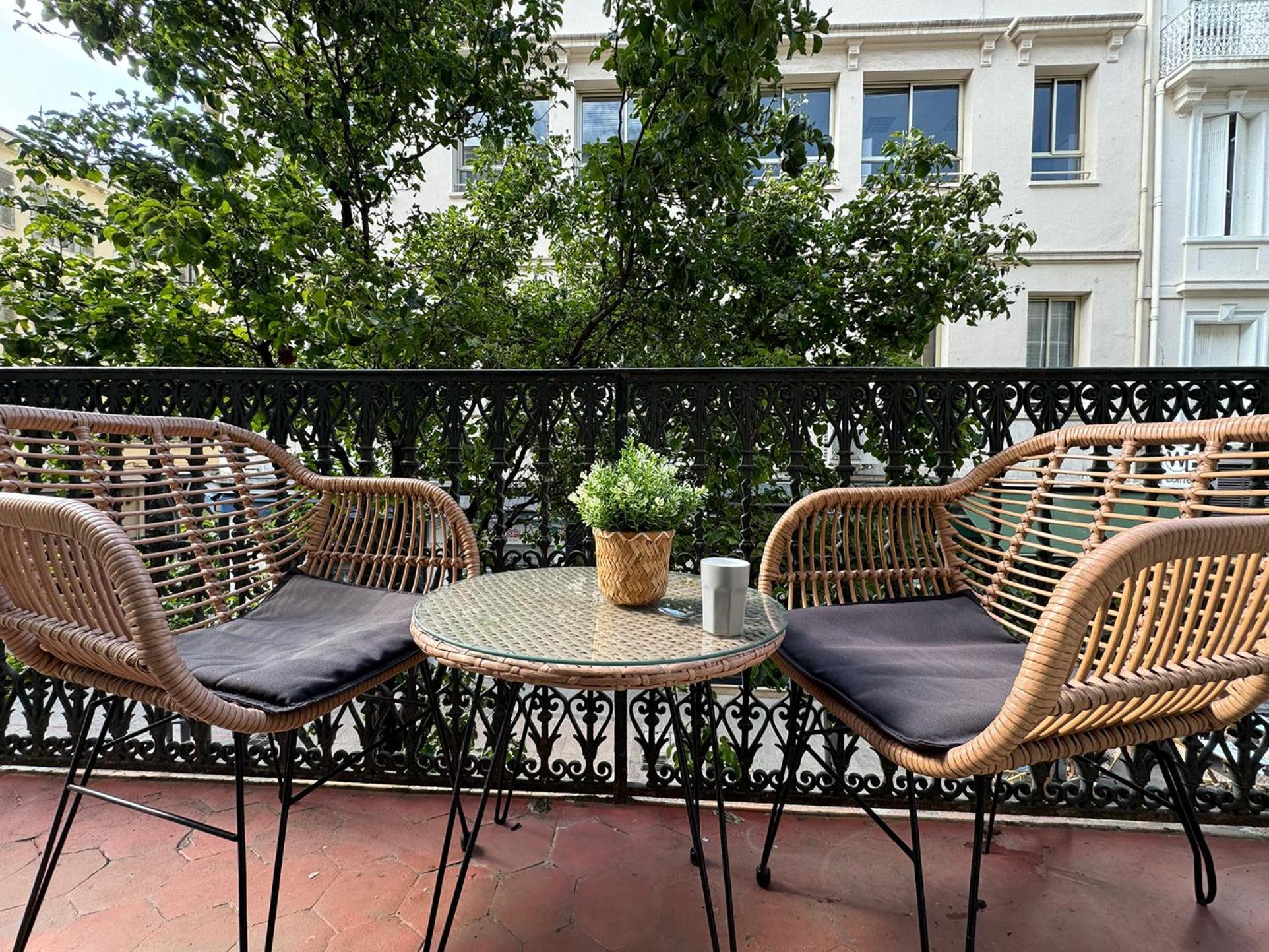 Luxury Family 2Br - Prime Location, Walk To Beach & Shopping, Sunny Balcony - Totolulu Cannes Hoche Экстерьер фото